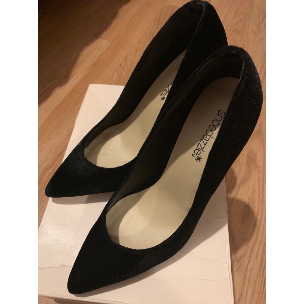 Black high heel pumps